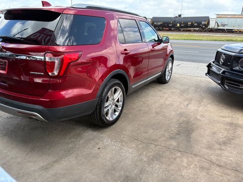 Used 2016 Ford Explorer XLT w/ Equipment Group 202A FWD image 37