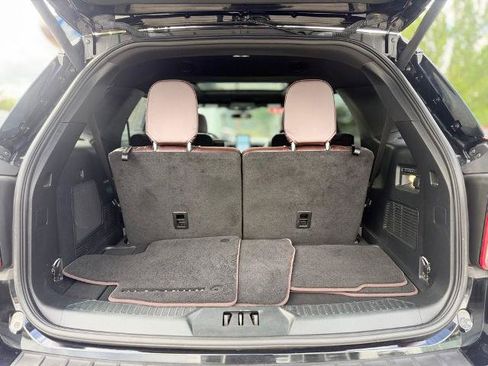 Certified 2023 Ford Explorer Platinum w/ Technology Package AWD/4WD image 8