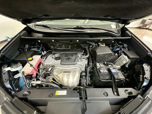 Used 2018 Toyota RAV4 XLE AWD/4WD image 35