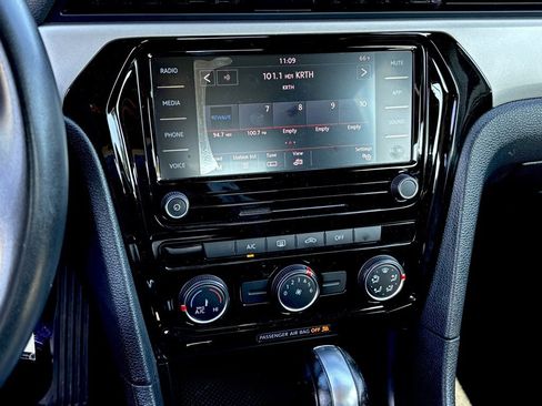 Used 2021 Volkswagen Passat 2.0T S w/ Luggage Net & Mats Package image 19