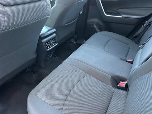 Used 2022 Toyota RAV4 LE AWD/4WD image 4