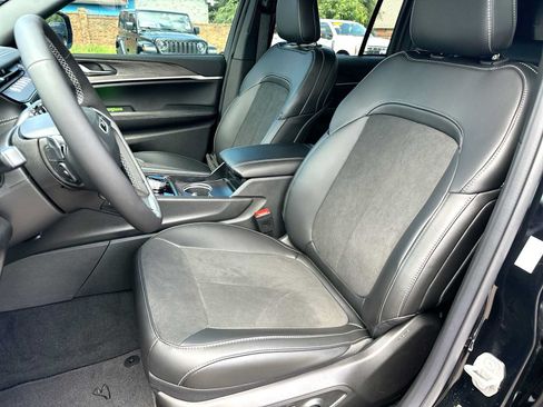 New 2026 Jeep Grand Cherokee Altitude RWD image 17