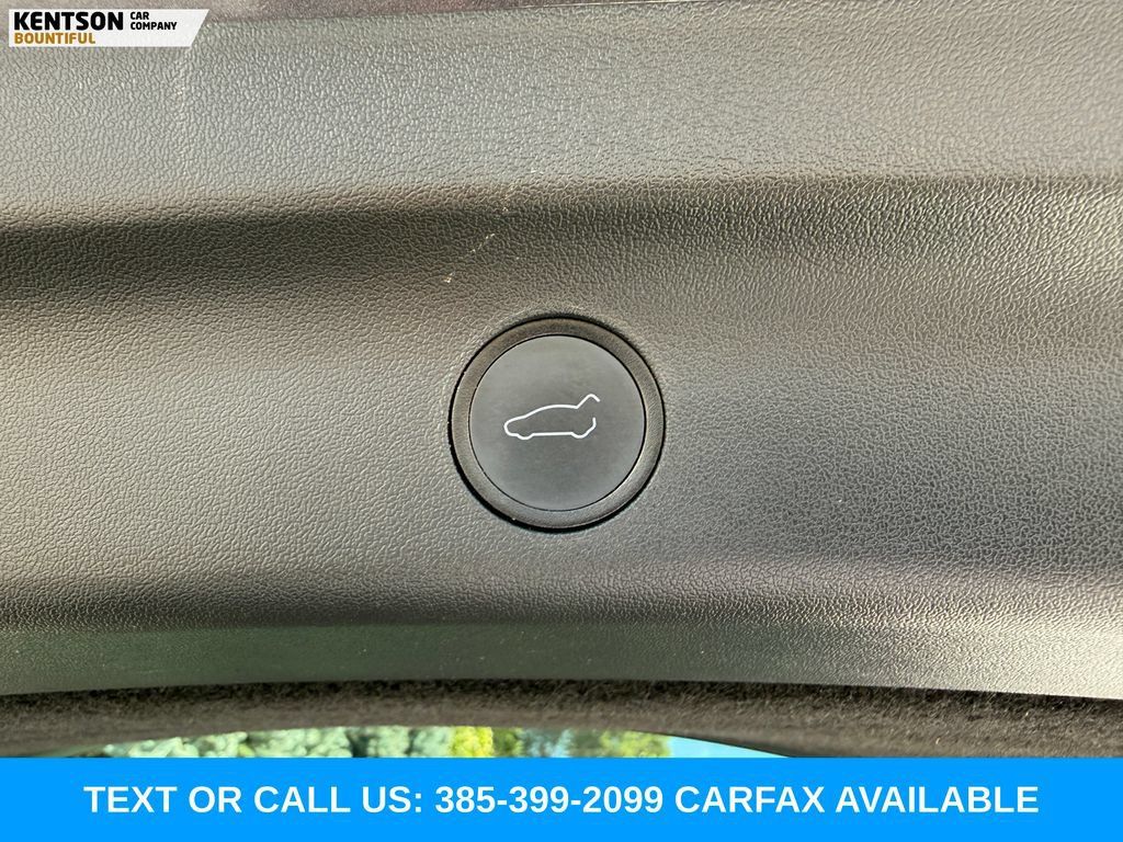 Used 2022 Tesla Model Y Long Range AWD/4WD image 32