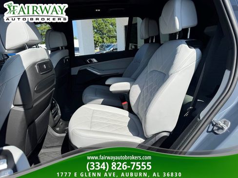 Used 2025 BMW X7 xDrive40i w/ Premium Package AWD/4WD image 11
