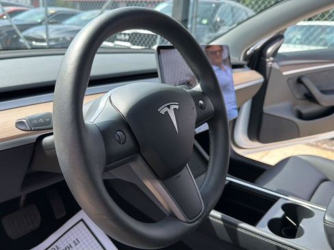 Used 2022 Tesla Model 3 Long Range AWD/4WD image 16