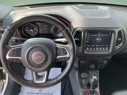 Used 2018 Jeep Compass Trailhawk image 5