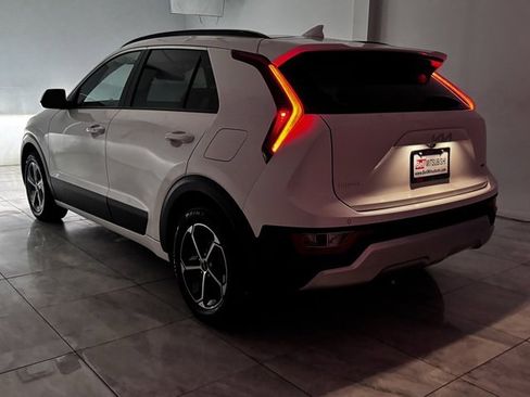 Used 2023 Kia Niro EX image 40