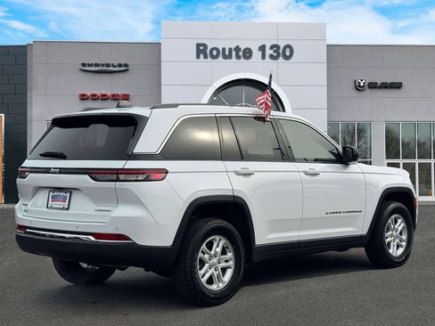 Used 2023 Jeep Grand Cherokee Laredo w/ Luxury Tech Group I image 4