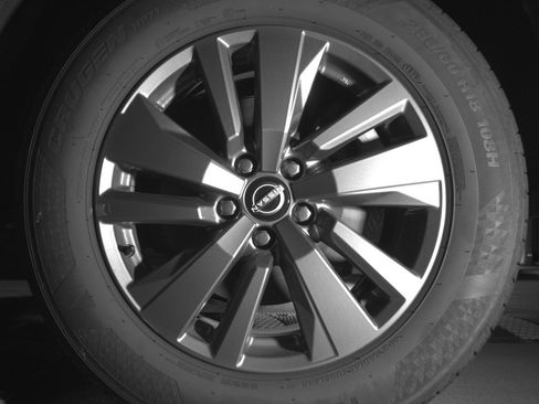 Used 2025 Nissan Pathfinder SV image 14