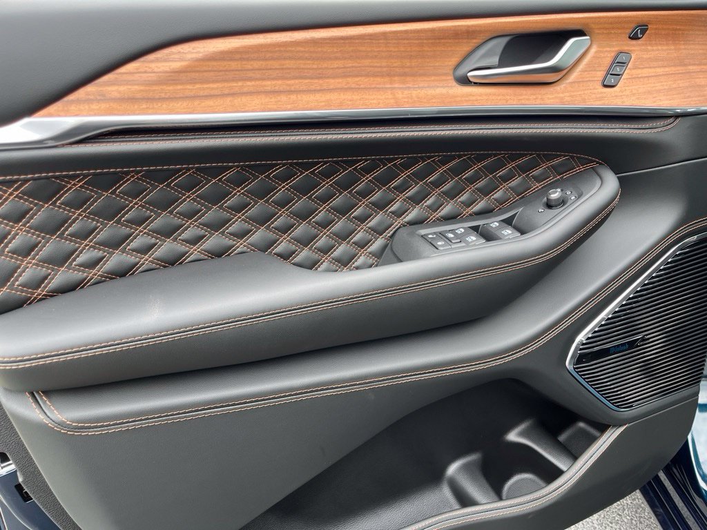New 2027 Jeep Grand Cherokee Summit AWD/4WD image 21