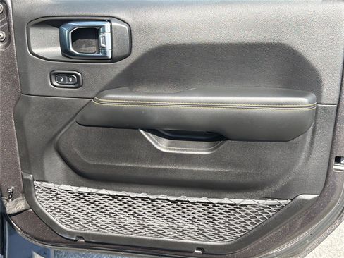 Used 2025 Jeep Wrangler Unlimited Sahara AWD/4WD image 15