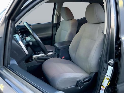 Used 2019 Toyota Tacoma SR5 RWD image 8