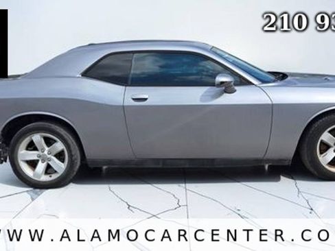 Used 2014 Dodge Challenger SXT RWD image 5