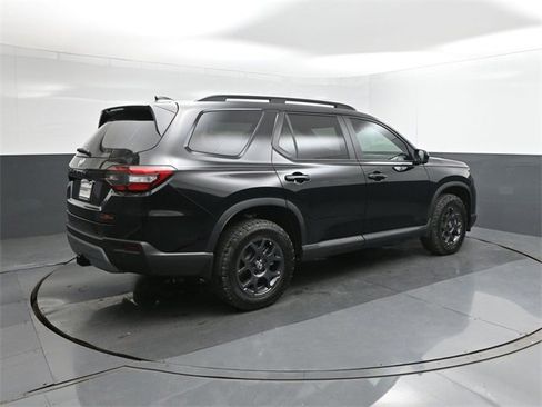 New 2025 Honda Pilot TrailSport image 11