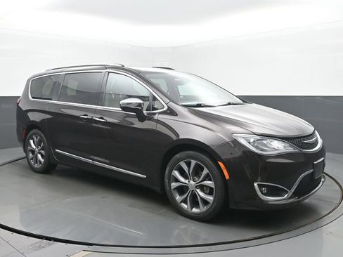 Used 2018 Chrysler Pacifica Limited image 7