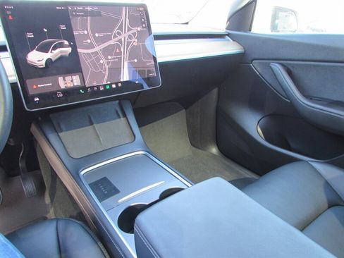 Used 2021 Tesla Model Y Long Range AWD/4WD image 16