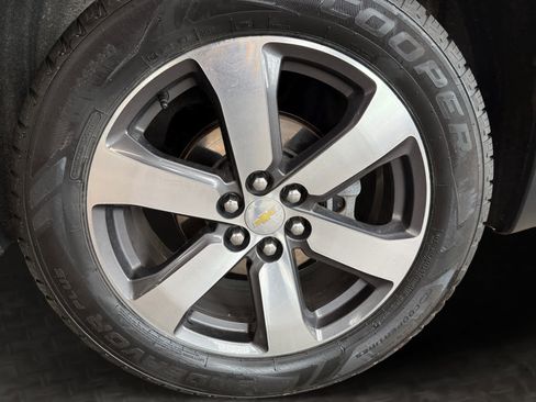 Used 2019 Chevrolet Traverse LT w/ LT Premium Package AWD/4WD image 9