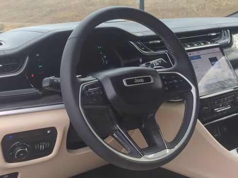 Used 2022 Jeep Grand Cherokee Limited 4xe w/ Luxury Tech Group II AWD/4WD image 31