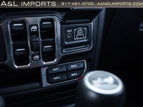 Used 2023 Jeep Wrangler Unlimited Sahara w/ LED Lighting Group AWD/4WD image 18