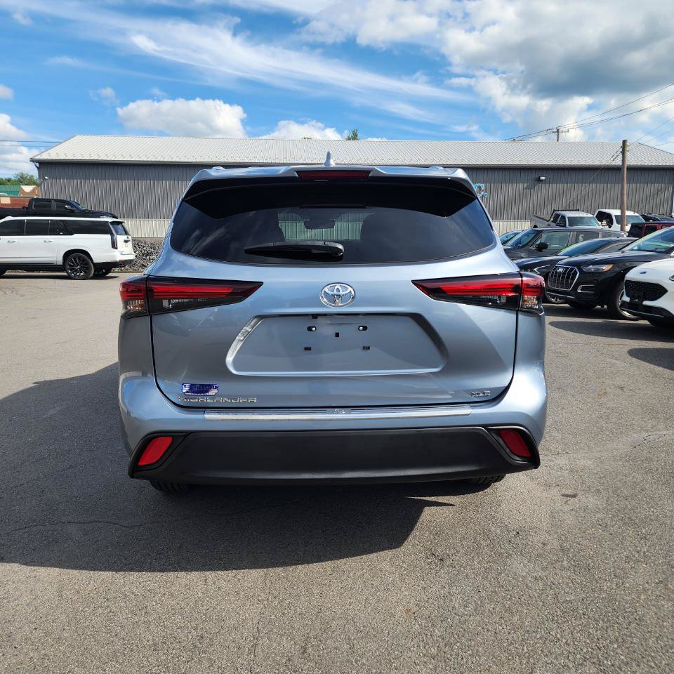 Used 2024 Toyota Highlander XLE FWD image 21