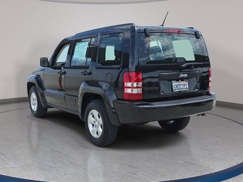 Used 2010 Jeep Liberty Sport RWD image 8