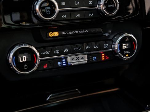 Used 2022 Ford F250 Lariat w/ Black Appearance Package image 53