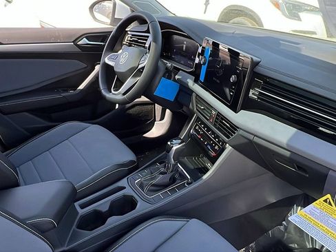 New 2026 Volkswagen Jetta SE image 10