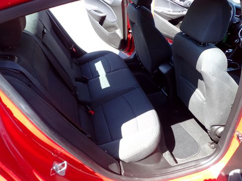 Used 2018 Chevrolet Cruze LT w/ LT Fleet Convenience Package image 11