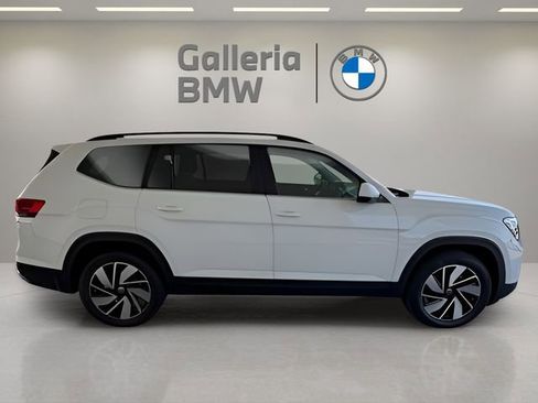 Used 2025 Volkswagen Atlas SE image 6