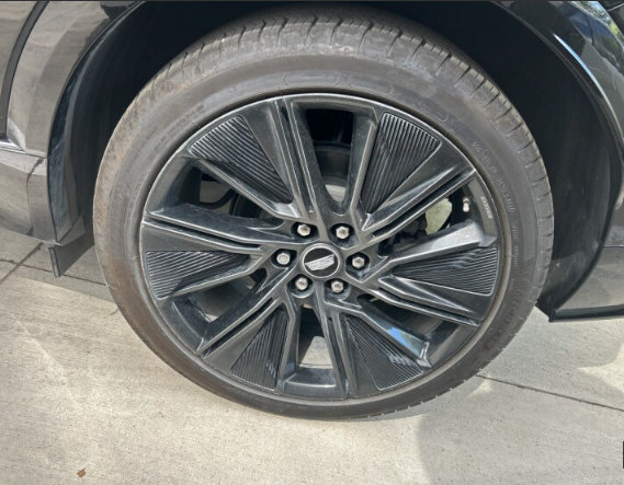 Certified 2024 Cadillac Lyriq Sport AWD/4WD image 7