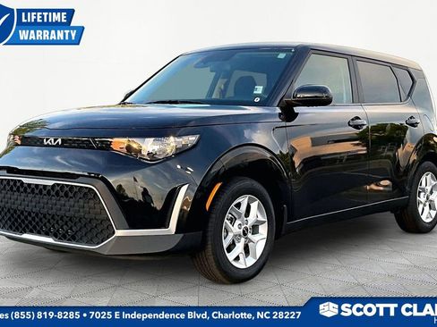 Used 2023 Kia Soul LX w/ LX Technology Package image 3