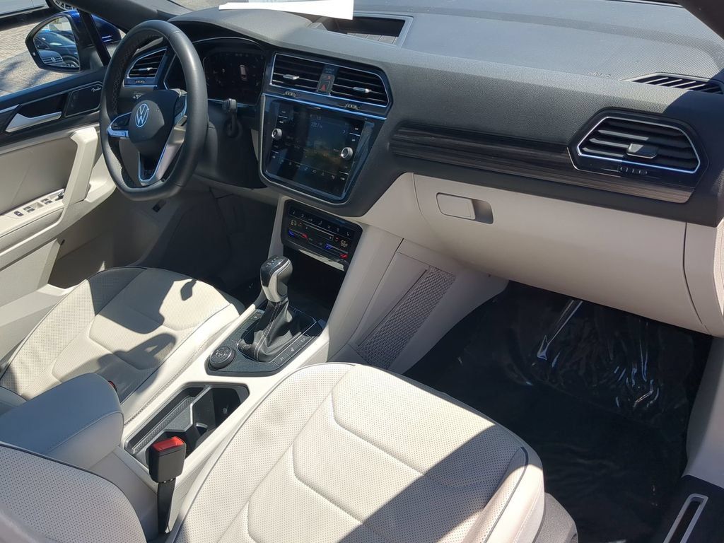 Certified 2023 Volkswagen Tiguan SEL R-Line AWD/4WD image 13
