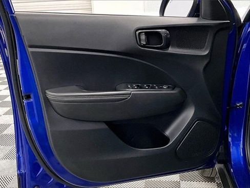 Used 2024 Hyundai Venue Limited image 17