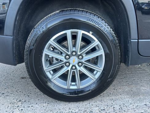 Used 2023 Chevrolet Traverse LT FWD image 45
