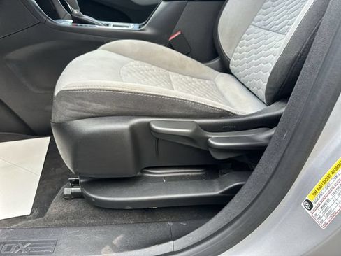 Used 2018 Chevrolet Equinox LS AWD/4WD image 16