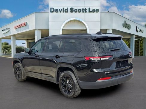 Used 2025 Jeep Grand Cherokee L Altitude image 9