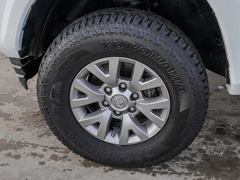 Used 2019 Toyota Tacoma SR5 image 12