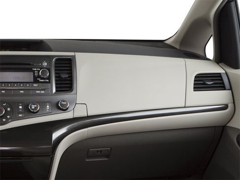 Used 2011 Toyota Sienna XLE w/ Premium Pkg FWD image 18