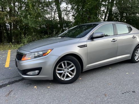 Used 2012 Kia Optima LX w/ Convenience Pkg image 2