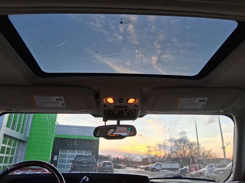 Used 2005 Cadillac Escalade ESV Platinum image 8