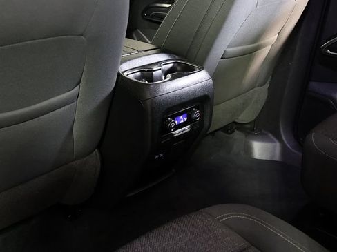 Used 2024 Chevrolet Traverse LT FWD image 16