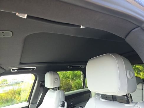 Used 2025 Land Rover Range Rover Sport image 13