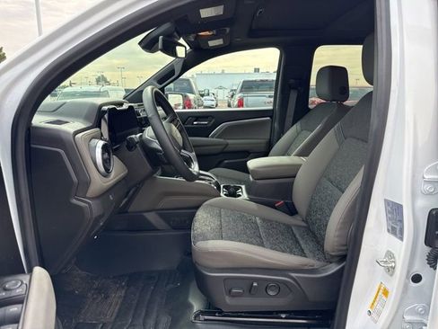Used 2024 Chevrolet Colorado ZR2 w/ Technology Package image 2