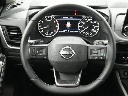 Used 2025 Nissan Rogue SV image 25