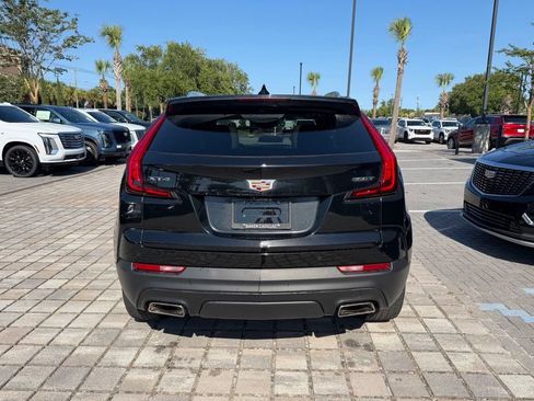 Used 2023 Cadillac XT4 Luxury w/ Cold Weather Package FWD image 7