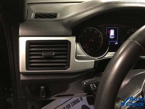 Used 2021 Volkswagen Atlas Cross Sport SE image 24