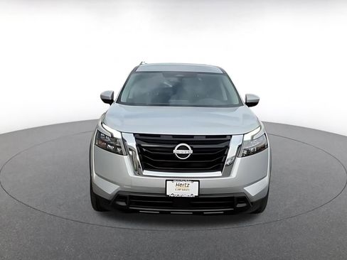 Used 2025 Nissan Pathfinder SV image 4