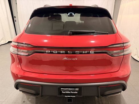 Certified 2025 Porsche Macan image 8
