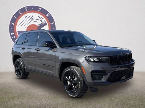 New 2025 Jeep Grand Cherokee Altitude AWD/4WD image 2