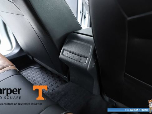 Used 2025 Volkswagen Jetta SEL FWD image 38